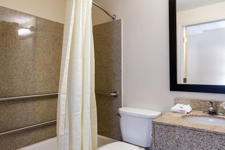 ADA Accessible Deluxe 2 Queen Beds (11 of 14)