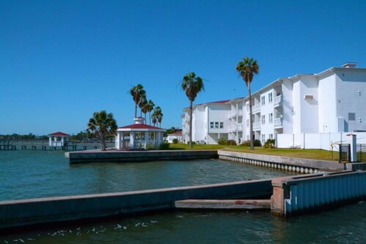 Dock