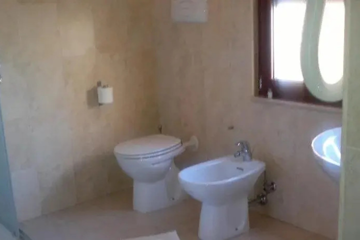 Room 8 of 16