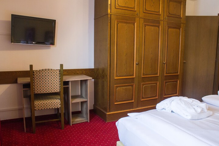 Room 13 of 26