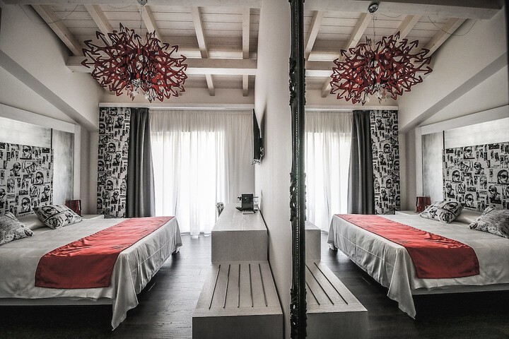 Room 3 of 53