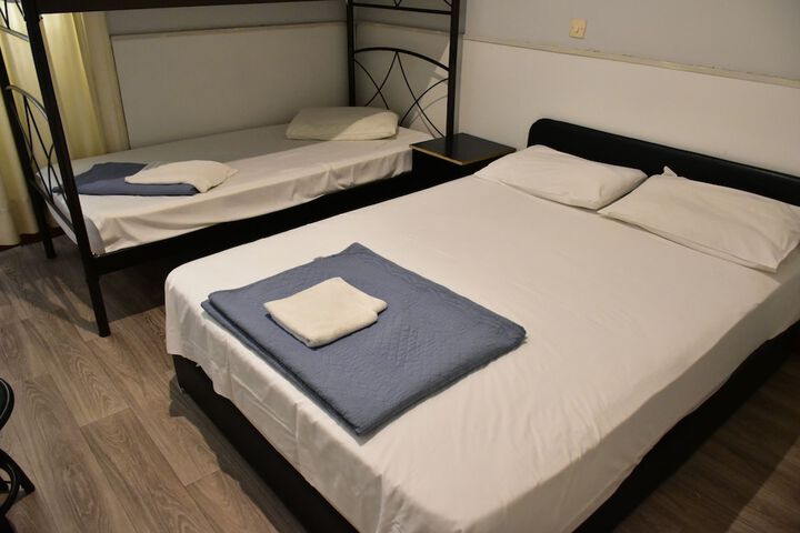 Room 4 of 13