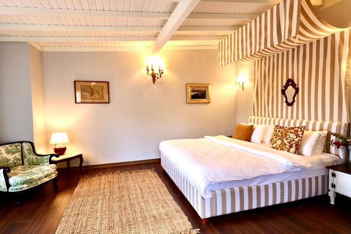 Room 40 of 142