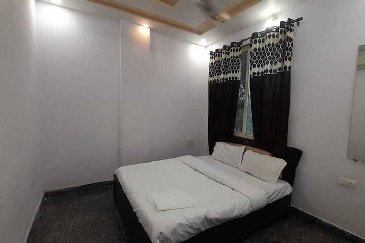 Room 2 of 6