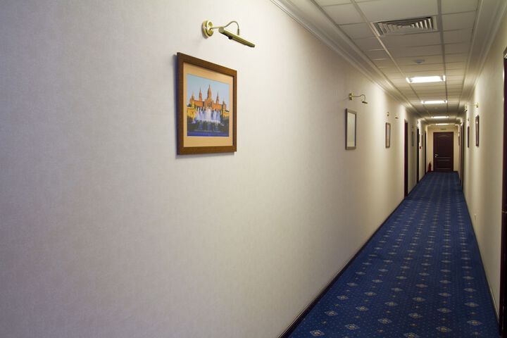 Ballroom/Hall 28 of 34