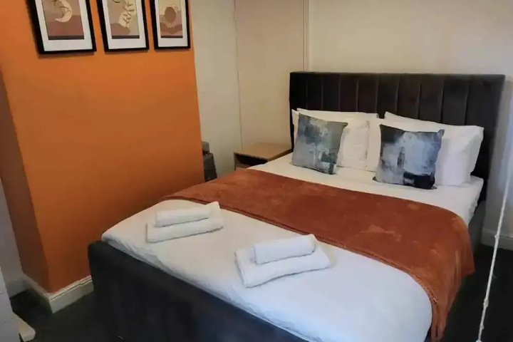 Impeccable 2 bed House in Stoke on trent
