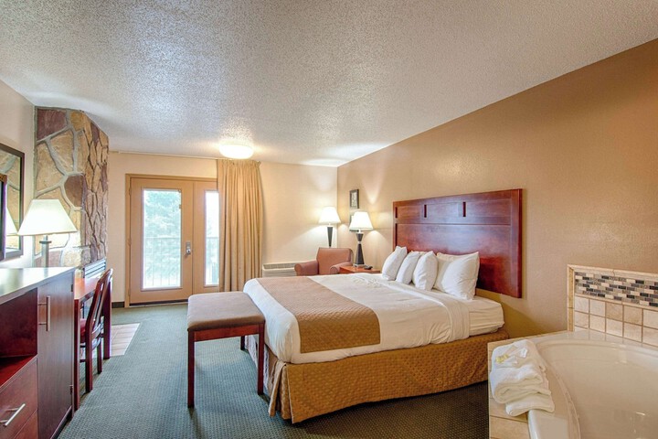 1 King Bed (9 of 17)