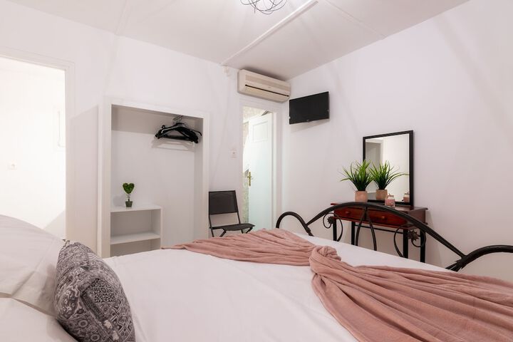 Room 4 of 29