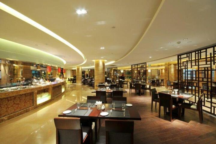 Dining 7 of 33