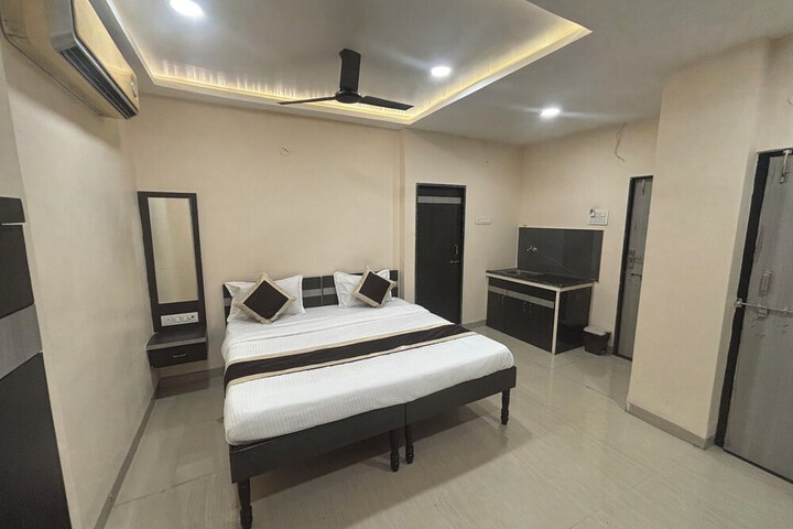Room 8 of 26