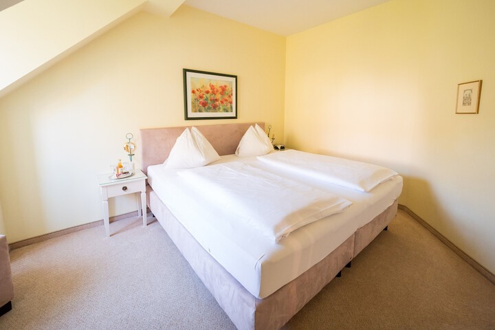 Room 15 of 48