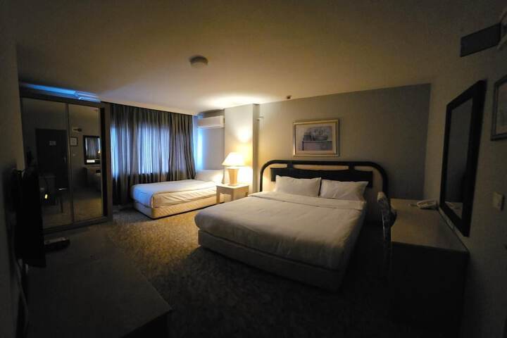Room 27 of 116