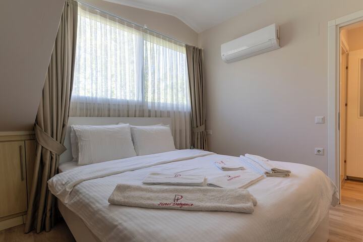 Room 32 of 178