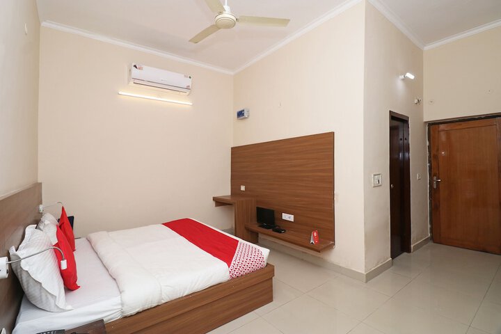 Room 6 of 17