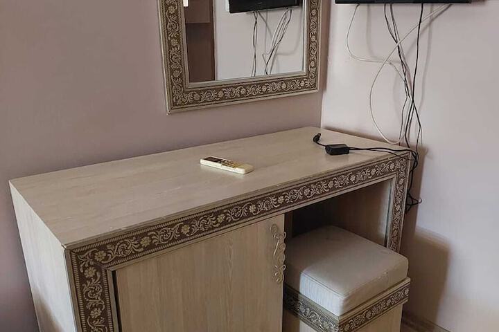 Room 9 of 28