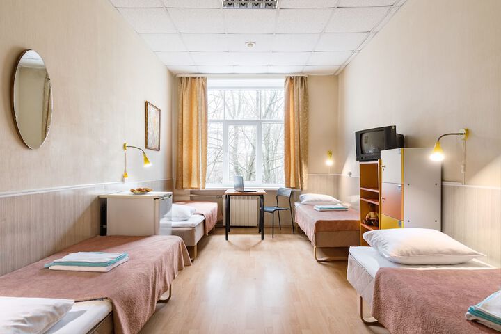 Room 4 of 32