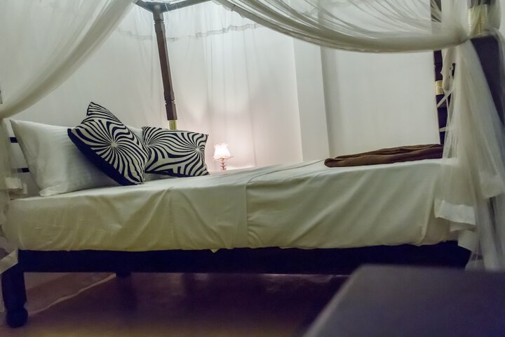 Room 8 of 27
