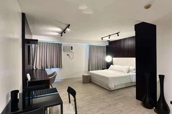 Modern cozy studio at Amaia Steps North Tower 502