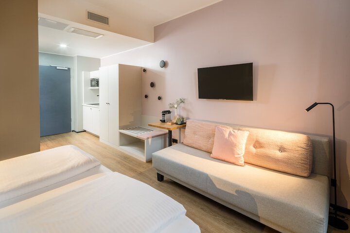 Room 37 of 103