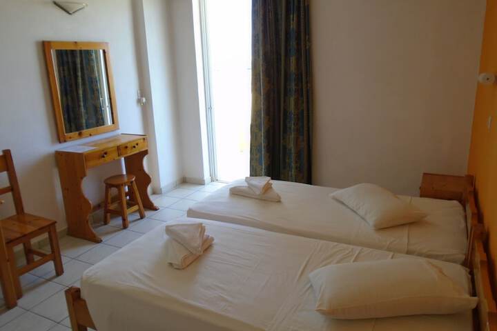 Room 8 of 70