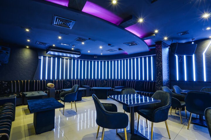 Lounge 67 of 86