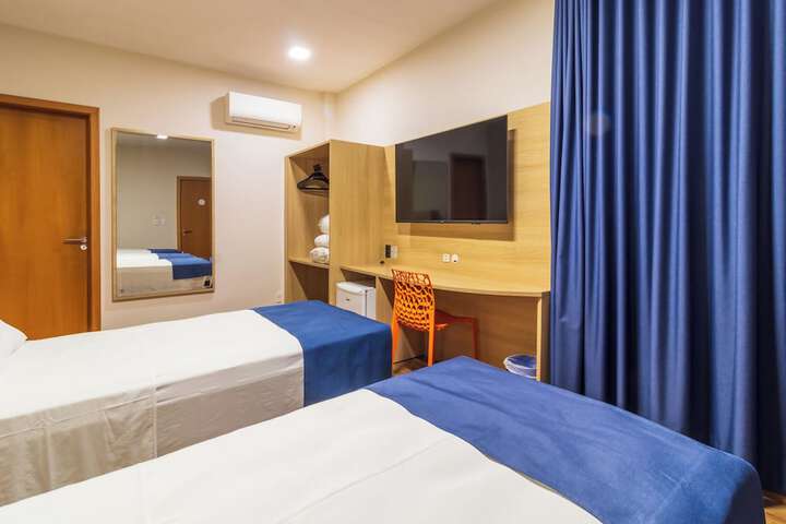 Room 43 of 102