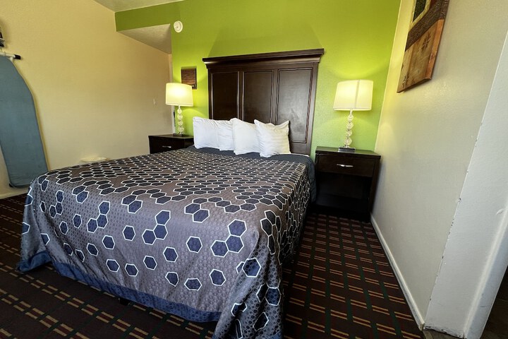 Room 25 of 39