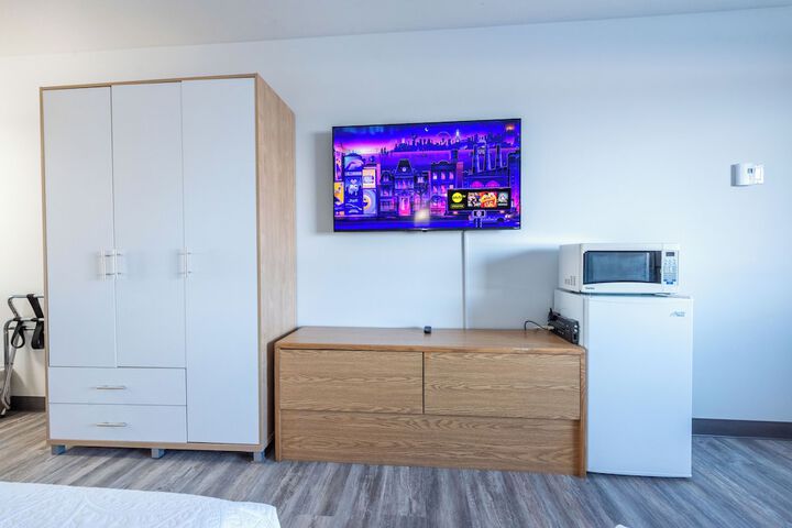 Room 9 of 18