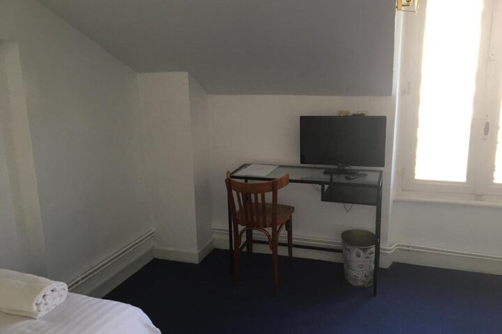 Room 28 of 61