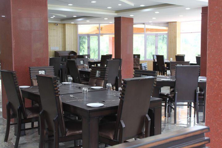 Dining 48 of 64