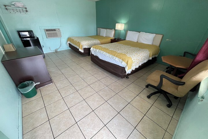 Standard Double Room (6 of 6)