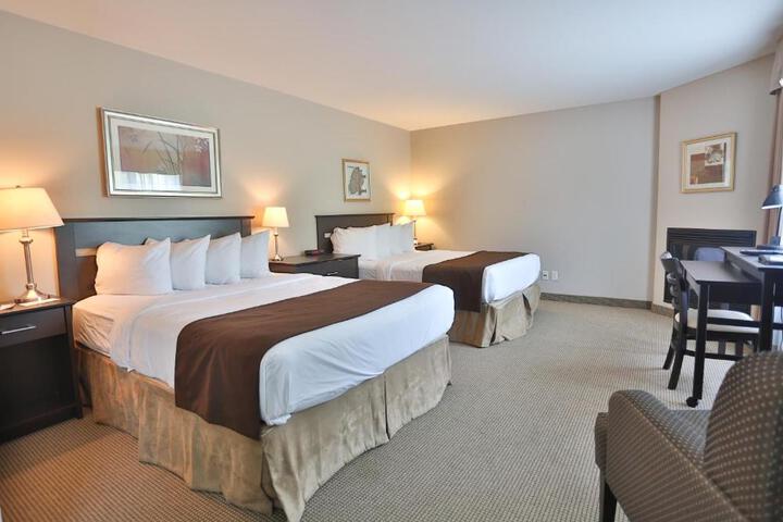 1 Queen Bed (7 of 8)