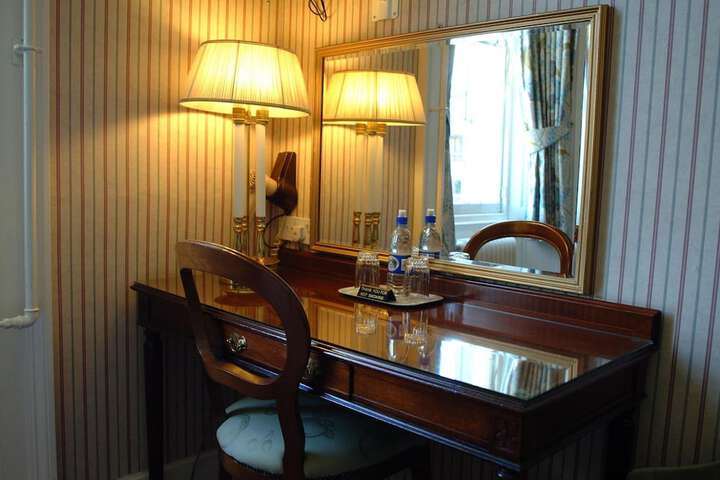 Room 3 of 53
