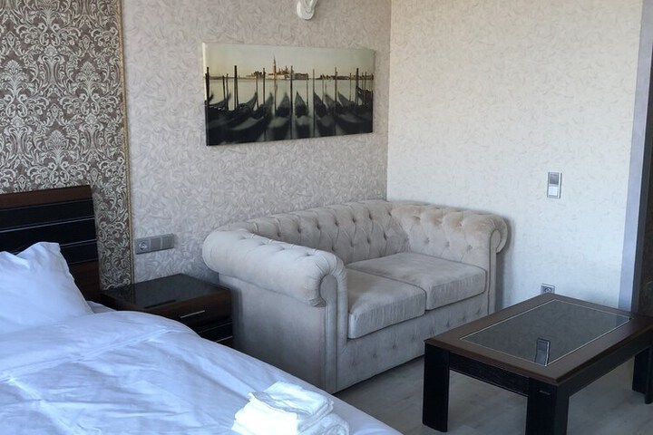 Hotel Astoria74