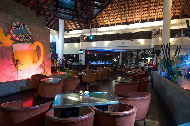Lounge 58 of 66