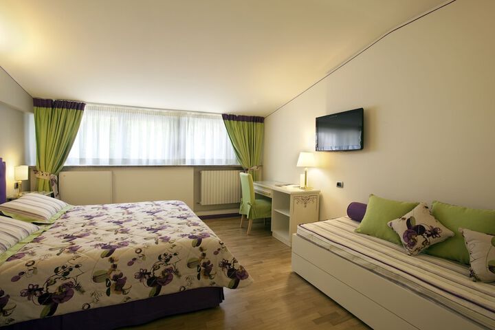 Room 27 of 113