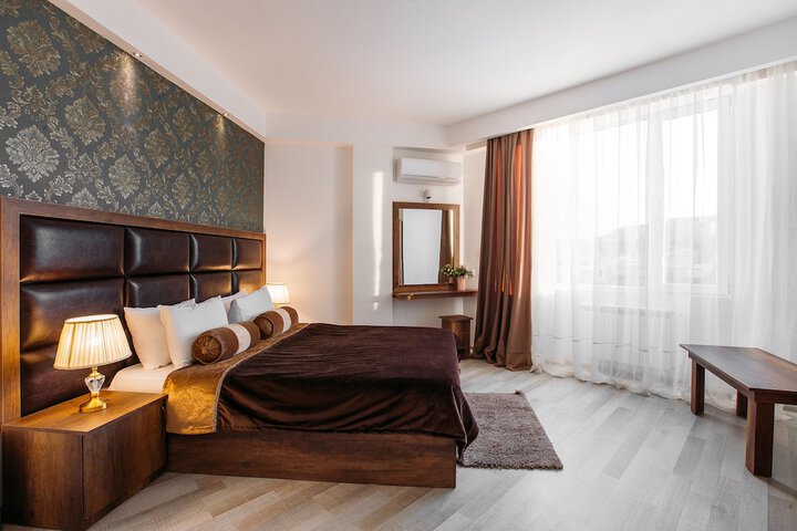 Room 13 of 64