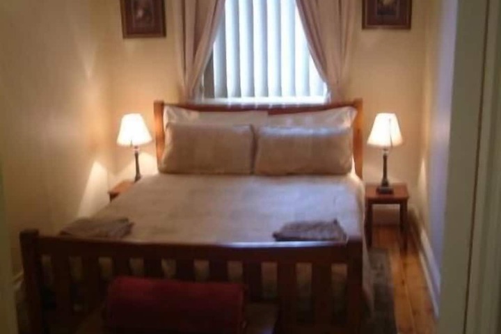 Room 4 of 10