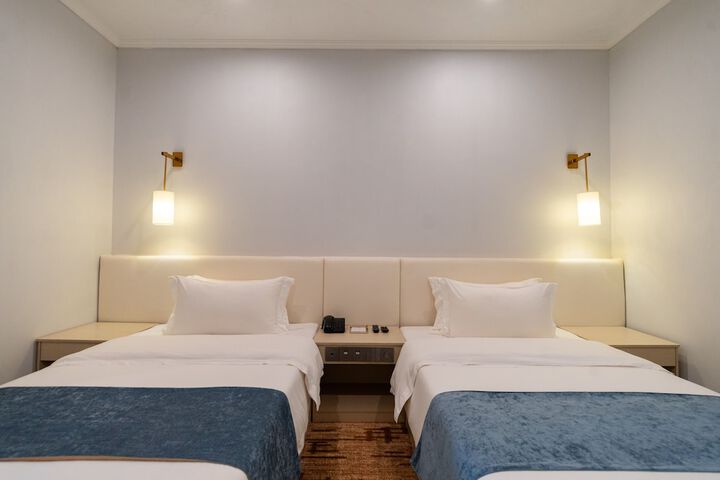Room 27 of 48