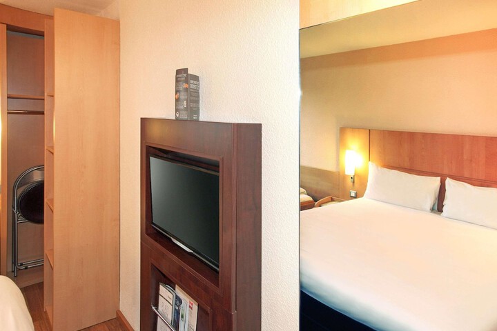 Room 6 of 61