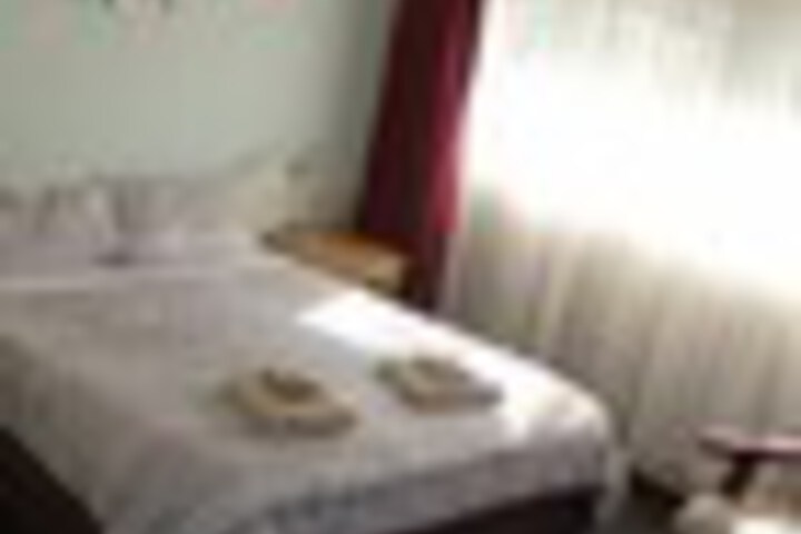 Room 32 of 123