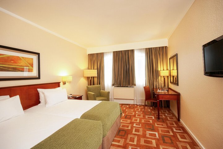 Room 27 of 60