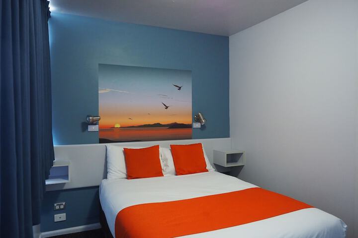 Room 34 of 84