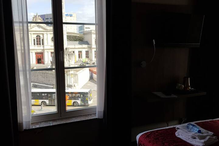 Room 27 of 64