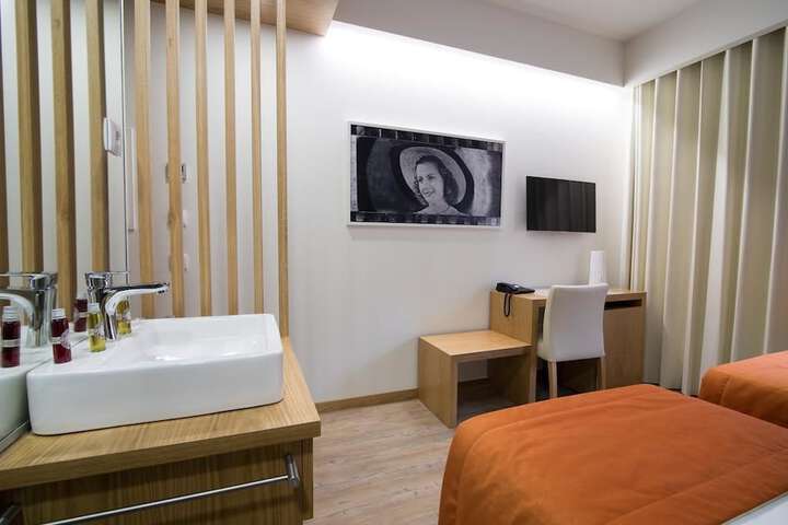 Room 15 of 49