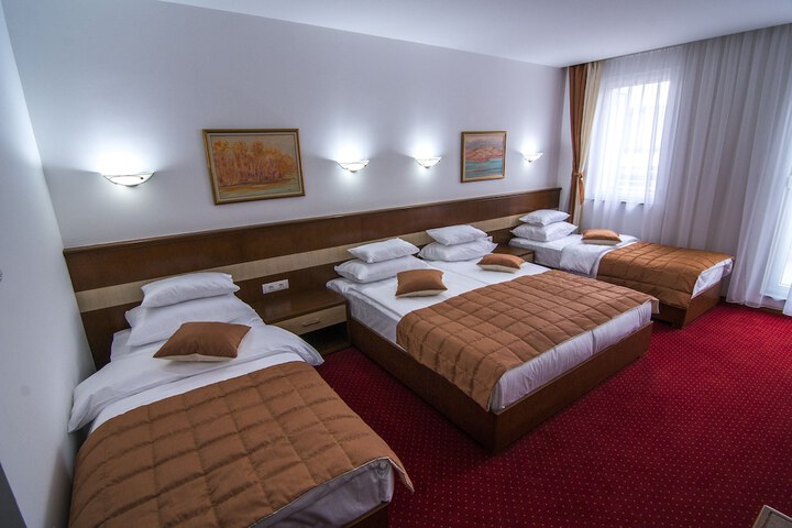 Room 4 of 27