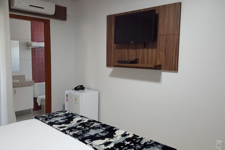 Room 4 of 33