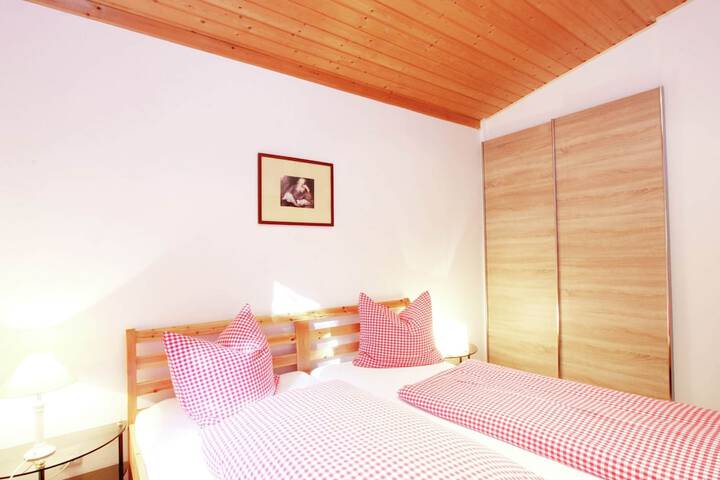 Room 4 of 40
