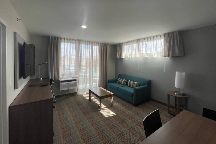 Room 4 of 28