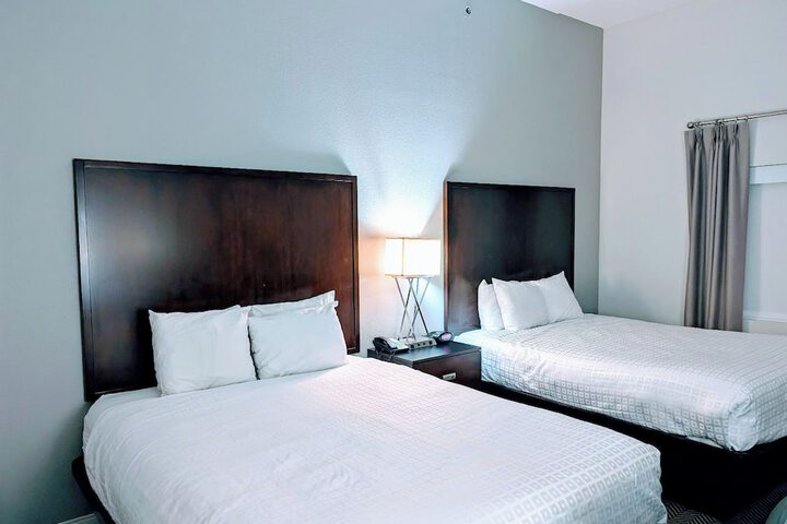 2 Queen Beds (1 of 4)